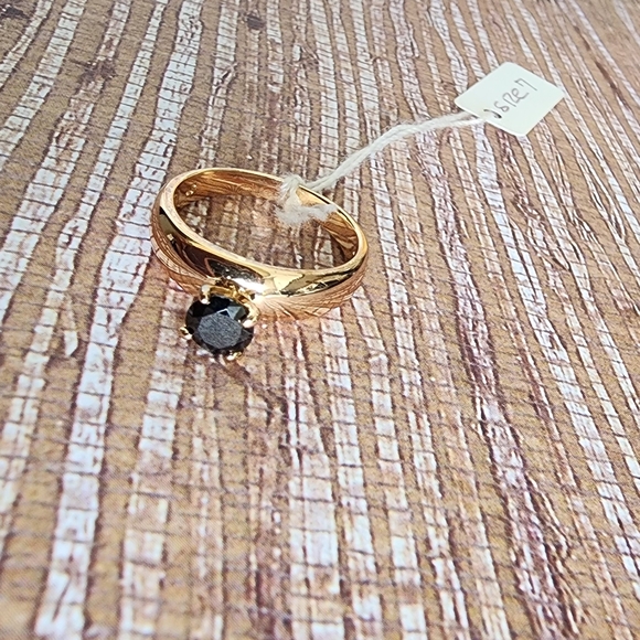 Jewelry - Elegant Gold Ring with Black Stone